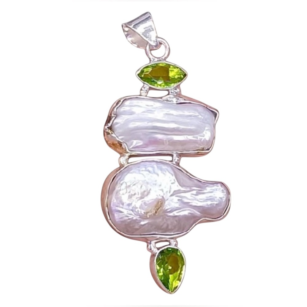 Elegant 925 Sterling Silver and Green Peridot Pearl Pendant
